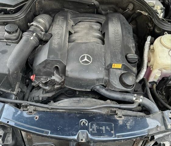 Черный Мерседес CLK-Class, объемом двигателя 3.2 л и пробегом 338 тыс. км за 8500 $, фото 21 на Automoto.ua