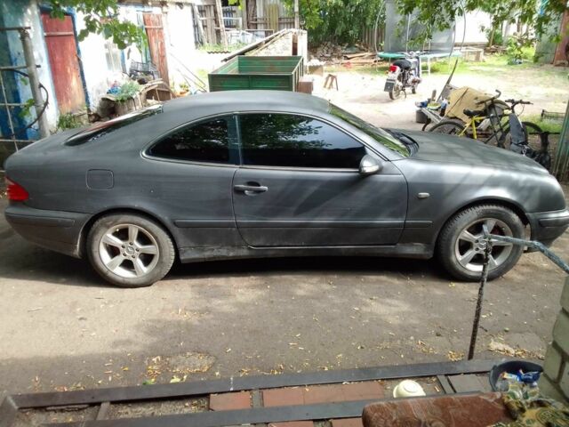Черный Мерседес CLK-Class, объемом двигателя 2.3 л и пробегом 269 тыс. км за 3500 $, фото 2 на Automoto.ua