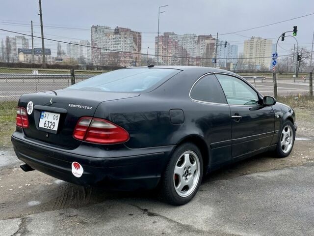 Чорний Мерседес CLK-Class, об'ємом двигуна 2 л та пробігом 345 тис. км за 2800 $, фото 4 на Automoto.ua