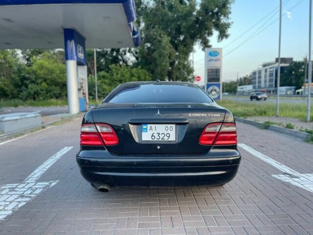 Черный Мерседес CLK-Class, объемом двигателя 2 л и пробегом 200 тыс. км за 2599 $, фото 4 на Automoto.ua