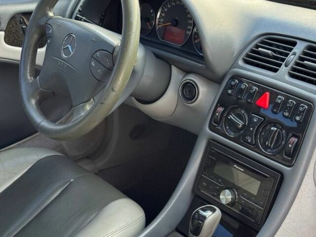 Чорний Мерседес CLK-Class, об'ємом двигуна 2 л та пробігом 300 тис. км за 3200 $, фото 13 на Automoto.ua
