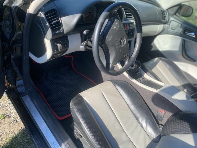 Черный Мерседес CLK-Class, объемом двигателя 2 л и пробегом 200 тыс. км за 4200 $, фото 2 на Automoto.ua