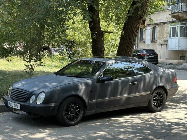 Черный Мерседес CLK-Class, объемом двигателя 3.2 л и пробегом 210 тыс. км за 1322 $, фото 2 на Automoto.ua
