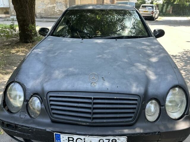 Черный Мерседес CLK-Class, объемом двигателя 3.2 л и пробегом 210 тыс. км за 1322 $, фото 3 на Automoto.ua