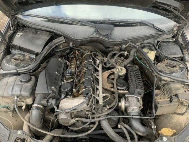 Чорний Мерседес CLK-Class, об'ємом двигуна 2.7 л та пробігом 370 тис. км за 4200 $, фото 9 на Automoto.ua