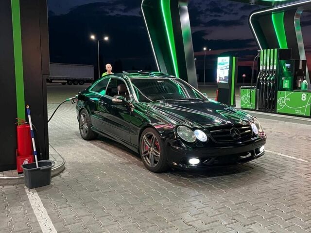 Черный Мерседес CLK-Class, объемом двигателя 5 л и пробегом 128 тыс. км за 5200 $, фото 4 на Automoto.ua