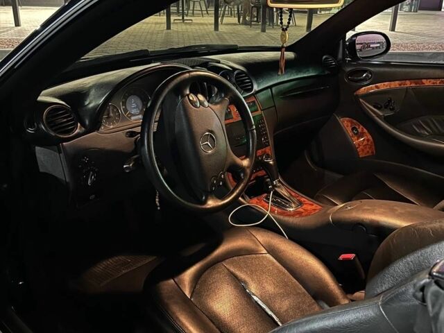 Черный Мерседес CLK-Class, объемом двигателя 5 л и пробегом 128 тыс. км за 5200 $, фото 11 на Automoto.ua
