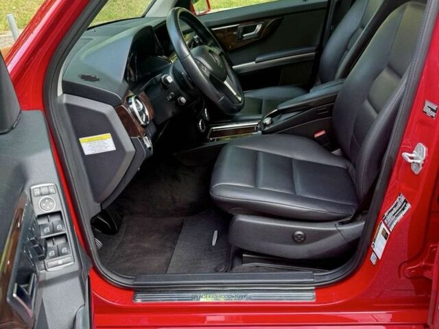 Красный Мерседес CLK-Class, объемом двигателя 2.2 л и пробегом 180 тыс. км за 18690 $, фото 5 на Automoto.ua
