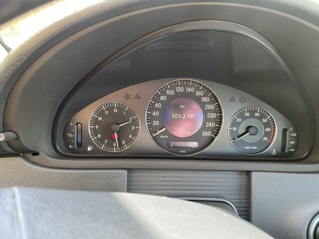 Серый Мерседес CLK-Class, объемом двигателя 1.8 л и пробегом 200 тыс. км за 7000 $, фото 6 на Automoto.ua