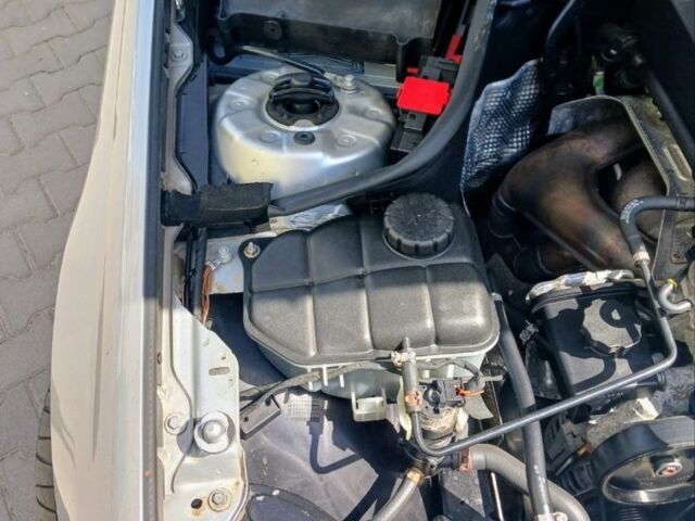 Серый Мерседес CLK-Class, объемом двигателя 1.8 л и пробегом 200 тыс. км за 7000 $, фото 4 на Automoto.ua