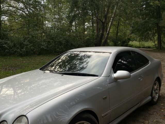 Серый Мерседес CLK-Class, объемом двигателя 2 л и пробегом 320 тыс. км за 4300 $, фото 2 на Automoto.ua