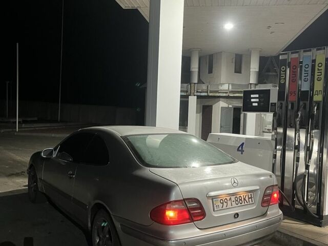 Серый Мерседес CLK-Class, объемом двигателя 2 л и пробегом 280 тыс. км за 2000 $, фото 5 на Automoto.ua