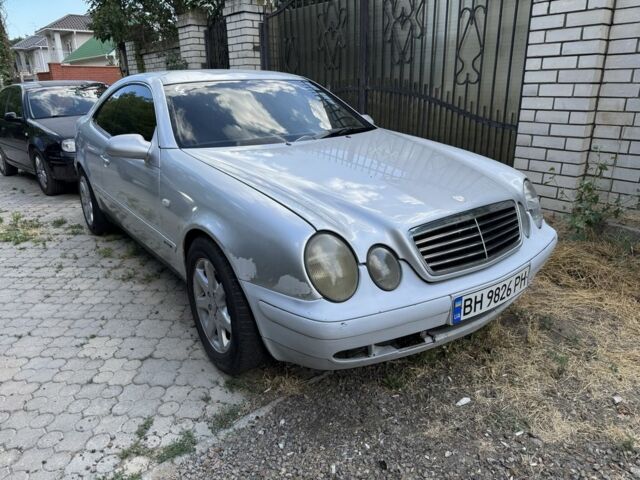 Серый Мерседес CLK-Class, объемом двигателя 2 л и пробегом 283 тыс. км за 3500 $, фото 1 на Automoto.ua
