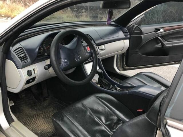 Серый Мерседес CLK-Class, объемом двигателя 2 л и пробегом 380 тыс. км за 3600 $, фото 6 на Automoto.ua