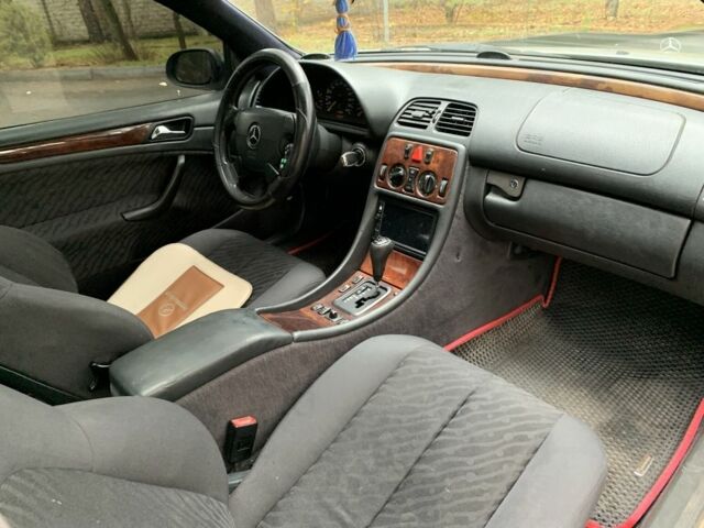 Сірий Мерседес CLK-Class, об'ємом двигуна 2 л та пробігом 350 тис. км за 3200 $, фото 22 на Automoto.ua