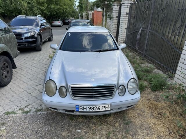 Серый Мерседес CLK-Class, объемом двигателя 2 л и пробегом 283 тыс. км за 3500 $, фото 2 на Automoto.ua