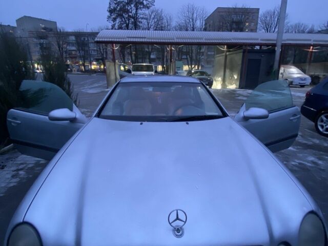 Серый Мерседес CLK-Class, объемом двигателя 2 л и пробегом 400 тыс. км за 2000 $, фото 9 на Automoto.ua