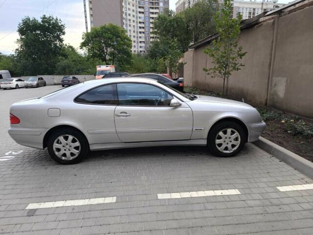Серый Мерседес CLK-Class, объемом двигателя 2 л и пробегом 220 тыс. км за 4600 $, фото 2 на Automoto.ua