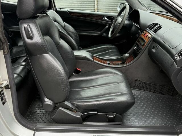 Серый Мерседес CLK-Class, объемом двигателя 2 л и пробегом 350 тыс. км за 2650 $, фото 19 на Automoto.ua