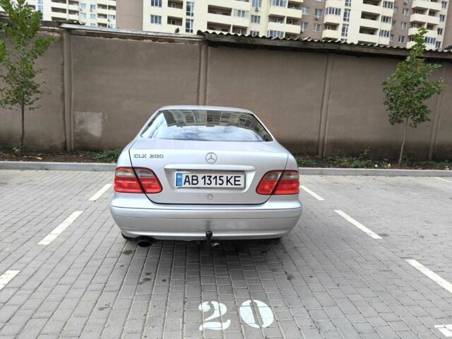 Серый Мерседес CLK-Class, объемом двигателя 2 л и пробегом 220 тыс. км за 4600 $, фото 1 на Automoto.ua