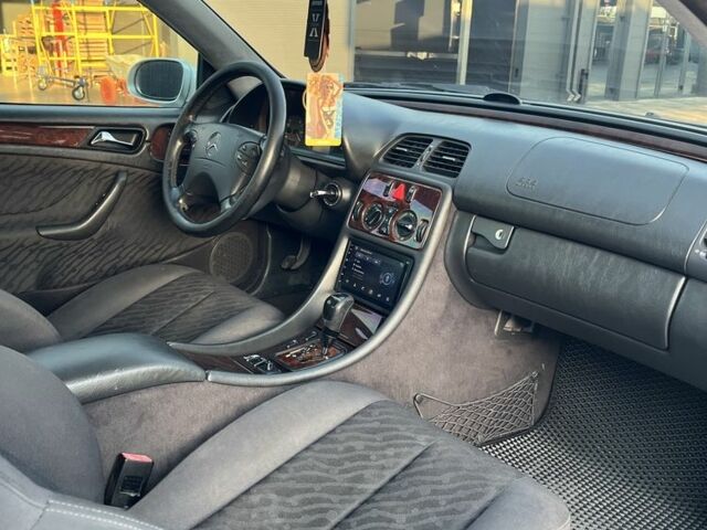 Серый Мерседес CLK-Class, объемом двигателя 2 л и пробегом 370 тыс. км за 4000 $, фото 14 на Automoto.ua