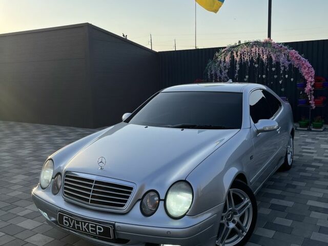 Серый Мерседес CLK-Class, объемом двигателя 2 л и пробегом 370 тыс. км за 4000 $, фото 17 на Automoto.ua
