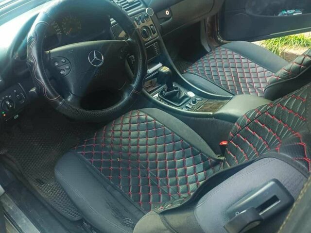 Серый Мерседес CLK-Class, объемом двигателя 2.3 л и пробегом 290 тыс. км за 2800 $, фото 5 на Automoto.ua