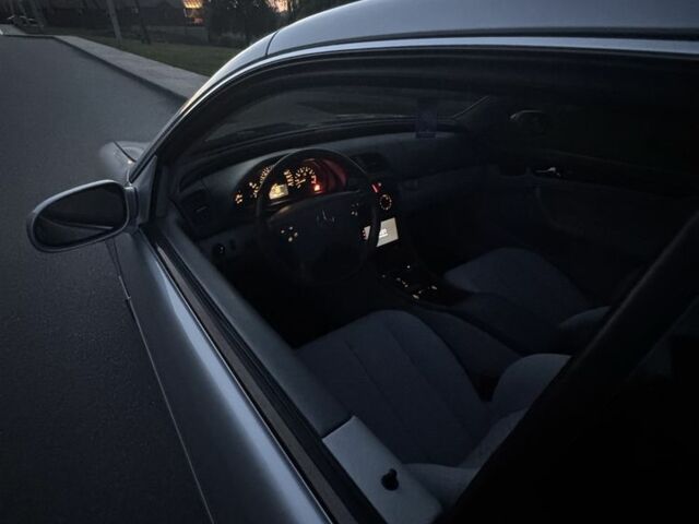 Серый Мерседес CLK-Class, объемом двигателя 2 л и пробегом 297 тыс. км за 4100 $, фото 17 на Automoto.ua