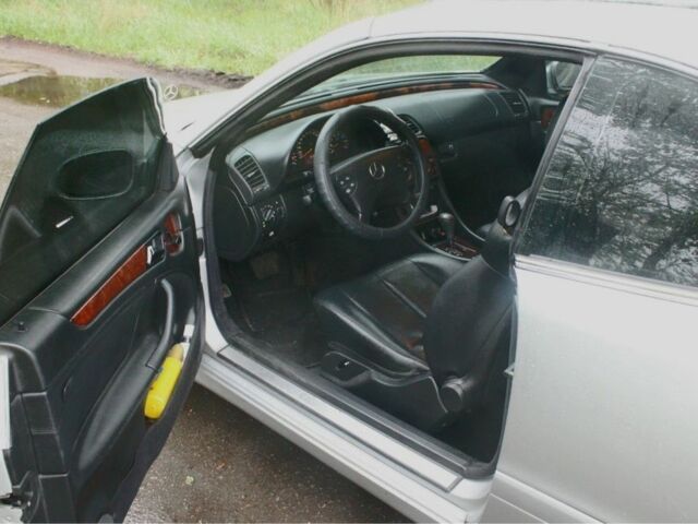 Серый Мерседес CLK-Class, объемом двигателя 2 л и пробегом 400 тыс. км за 4200 $, фото 4 на Automoto.ua