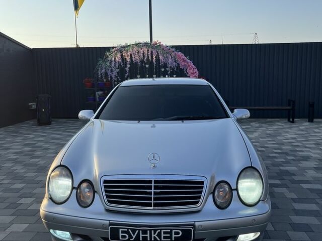 Серый Мерседес CLK-Class, объемом двигателя 2 л и пробегом 370 тыс. км за 4000 $, фото 16 на Automoto.ua