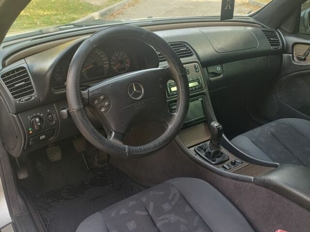 Сірий Мерседес CLK-Class, об'ємом двигуна 2 л та пробігом 345 тис. км за 3650 $, фото 6 на Automoto.ua