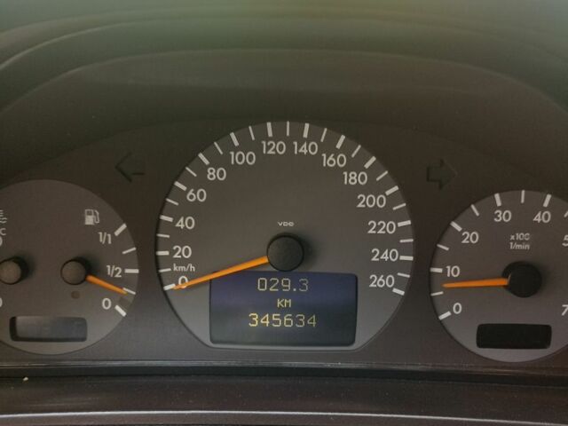 Сірий Мерседес CLK-Class, об'ємом двигуна 2 л та пробігом 345 тис. км за 3650 $, фото 9 на Automoto.ua