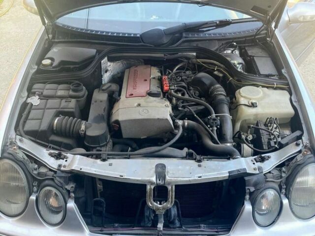 Серый Мерседес CLK-Class, объемом двигателя 2 л и пробегом 400 тыс. км за 4200 $, фото 2 на Automoto.ua