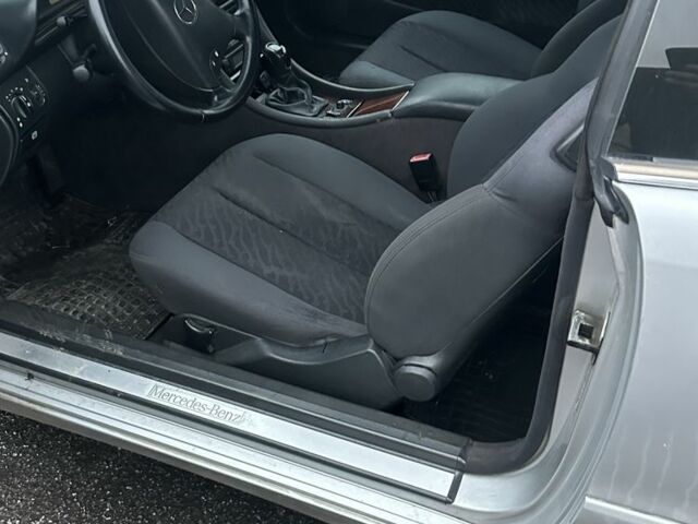 Сірий Мерседес CLK-Class, об'ємом двигуна 2 л та пробігом 317 тис. км за 3600 $, фото 5 на Automoto.ua