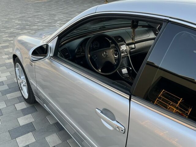Серый Мерседес CLK-Class, объемом двигателя 2 л и пробегом 370 тыс. км за 4000 $, фото 6 на Automoto.ua