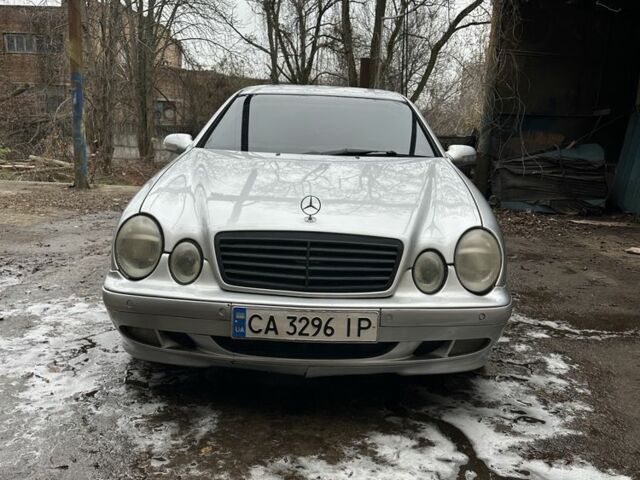 Сірий Мерседес CLK-Class, об'ємом двигуна 2 л та пробігом 330 тис. км за 4500 $, фото 4 на Automoto.ua