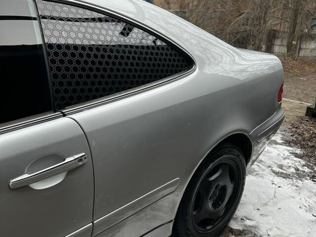 Сірий Мерседес CLK-Class, об'ємом двигуна 2 л та пробігом 330 тис. км за 4500 $, фото 2 на Automoto.ua