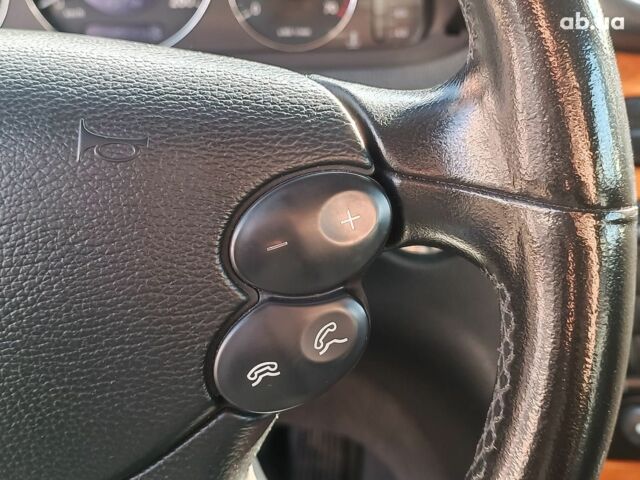 Сірий Мерседес CLK-Class, об'ємом двигуна 3.2 л та пробігом 294 тис. км за 8290 $, фото 22 на Automoto.ua