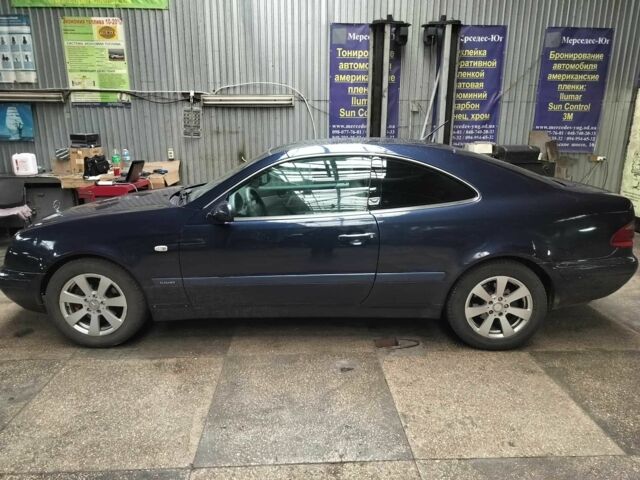 Синий Мерседес CLK-Class, объемом двигателя 2.3 л и пробегом 306 тыс. км за 3500 $, фото 2 на Automoto.ua