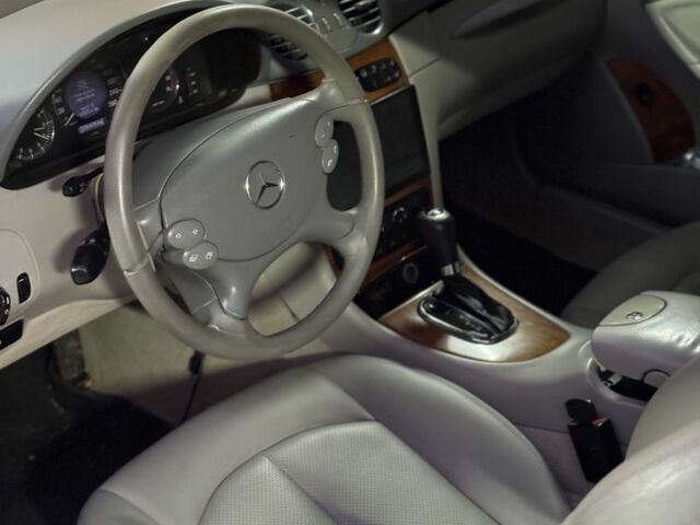 Синий Мерседес CLK-Class, объемом двигателя 2.6 л и пробегом 376 тыс. км за 7999 $, фото 9 на Automoto.ua