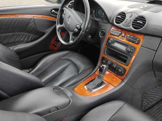 Синий Мерседес CLK-Class, объемом двигателя 1.8 л и пробегом 303 тыс. км за 8000 $, фото 3 на Automoto.ua