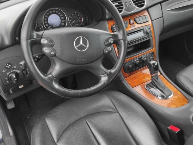 Синий Мерседес CLK-Class, объемом двигателя 1.8 л и пробегом 303 тыс. км за 8000 $, фото 2 на Automoto.ua