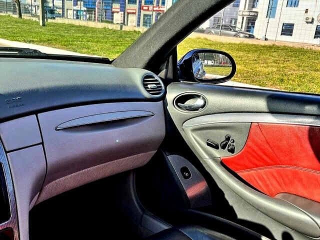 Синий Мерседес CLK-Class, объемом двигателя 2.7 л и пробегом 275 тыс. км за 12500 $, фото 12 на Automoto.ua