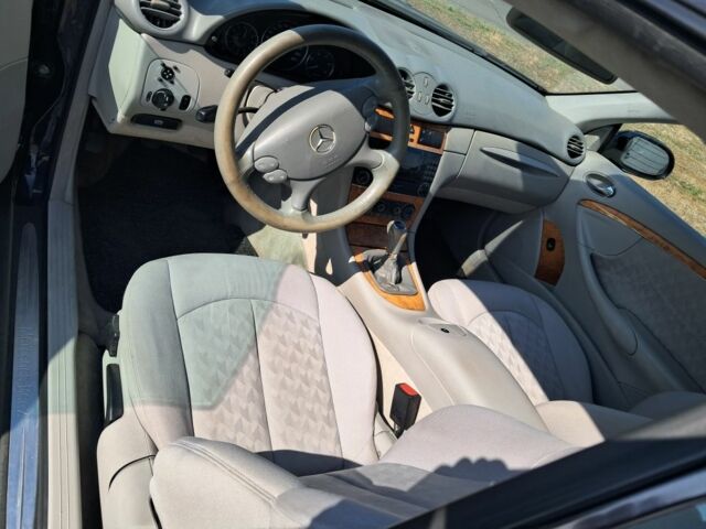 Синий Мерседес CLK-Class, объемом двигателя 2.7 л и пробегом 200 тыс. км за 7500 $, фото 4 на Automoto.ua
