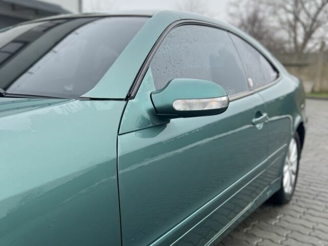 Зелений Мерседес CLK-Class, об'ємом двигуна 2 л та пробігом 300 тис. км за 2850 $, фото 1 на Automoto.ua