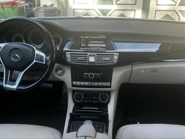 Белый Мерседес CLS серия, объемом двигателя 3 л и пробегом 290 тыс. км за 25000 $, фото 5 на Automoto.ua