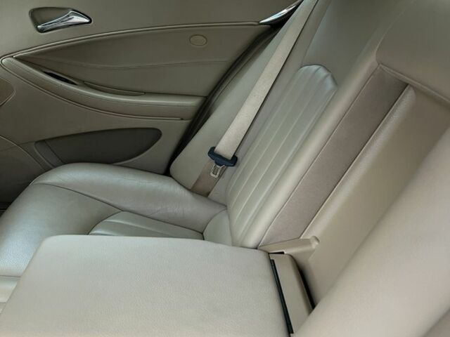 Білий Мерседес CLS серия, об'ємом двигуна 3.5 л та пробігом 248 тис. км за 8500 $, фото 6 на Automoto.ua