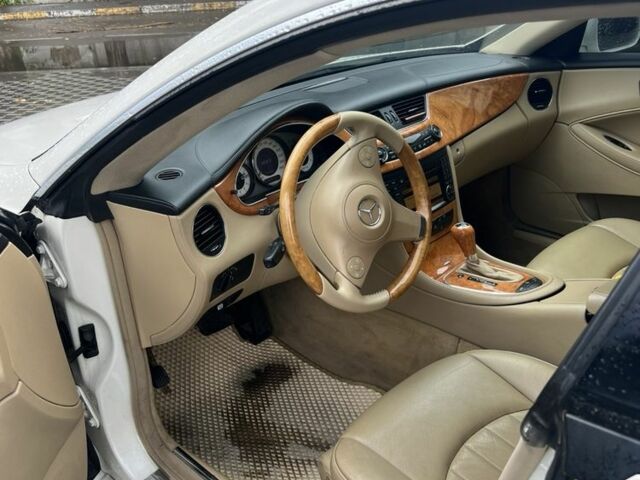 Білий Мерседес CLS серия, об'ємом двигуна 3.5 л та пробігом 248 тис. км за 8500 $, фото 3 на Automoto.ua