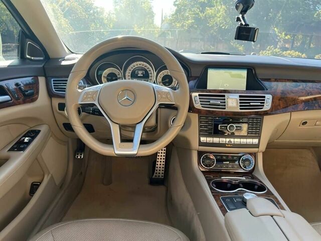 Белый Мерседес CLS серия, объемом двигателя 4.7 л и пробегом 87 тыс. км за 6700 $, фото 9 на Automoto.ua