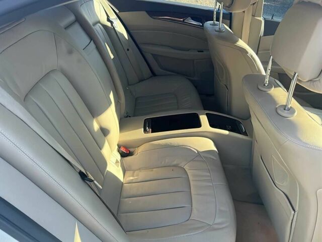 Белый Мерседес CLS серия, объемом двигателя 4.7 л и пробегом 87 тыс. км за 6700 $, фото 10 на Automoto.ua